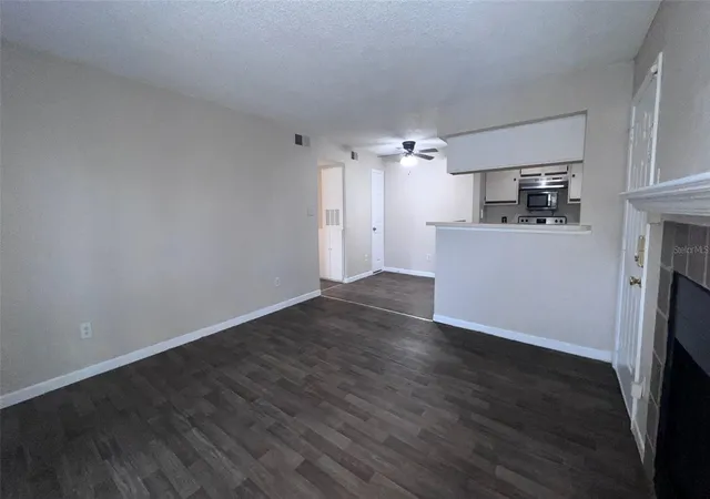 Photo 3 of Condo for sale at 4301 Lizshire Ln #C112, Orlando, FL 32822 | MLS# R4912229 | Listing updated on 2026-10-30