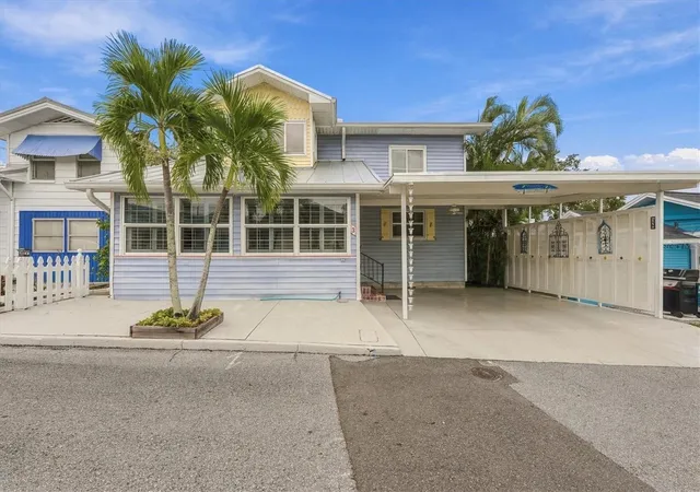 Photo 1 of Single family home for sale at 3 Columbia St, Bradenton, FL 34208 | MLS# A4710708 | Listing updated on 2026-10-30