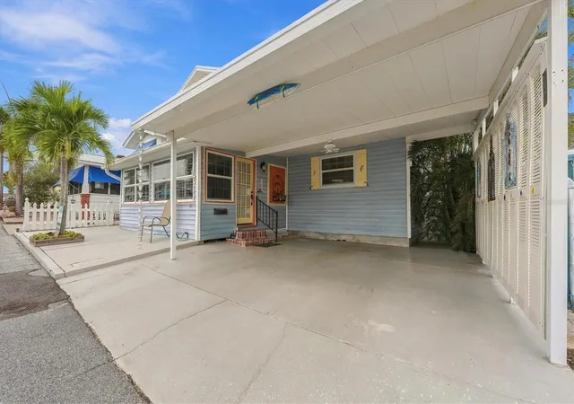 Photo 3 of Single family home for sale at 3 Columbia St, Bradenton, FL 34208 | MLS# A4710708 | Listing updated on 2026-10-30