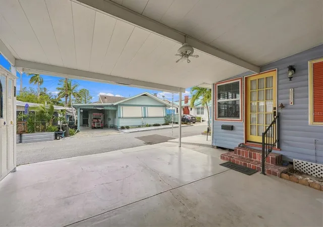 Photo 4 of Single family home for sale at 3 Columbia St, Bradenton, FL 34208 | MLS# A4710708 | Listing updated on 2026-10-30