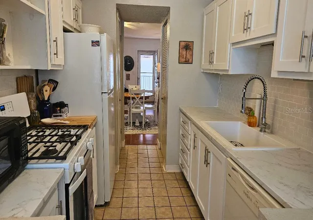 Photo 4 of Condo for sale at 10036 63rd Avenue N #25, Saint Petersburg, FL 33708 | MLS# TB8561151 | Listing updated on 2026-10-29