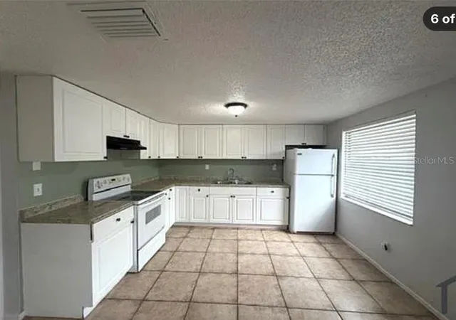 Photo 2 of House for sale at 1011 57th Avenue Ter E, Bradenton, FL 34203 | MLS# TB8561153 | Listing updated on 2026-10-28