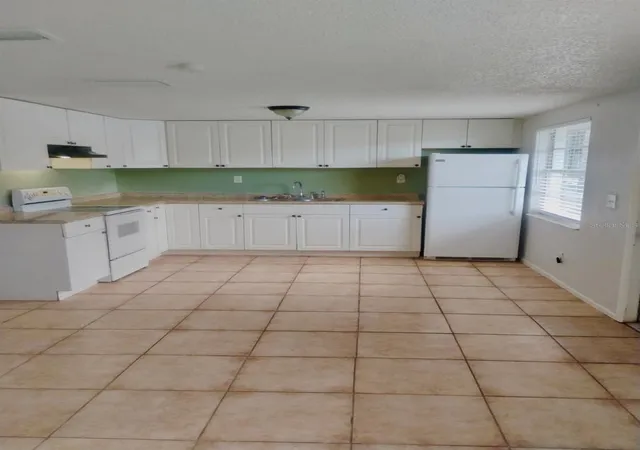 Photo 4 of House for sale at 1011 57th Avenue Ter E, Bradenton, FL 34203 | MLS# TB8561153 | Listing updated on 2026-10-28