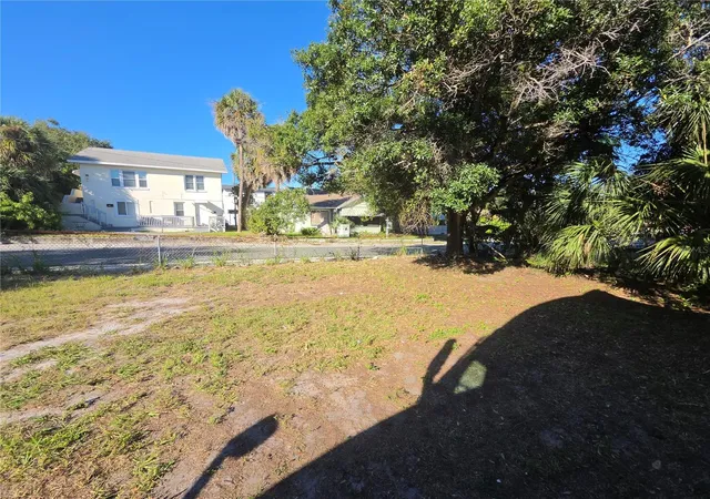 Photo 1 of Land for sale at 820 Paris Ave S, Saint Petersburg, FL 33701 | MLS# TB8561176 | Listing updated on 2026-10-31