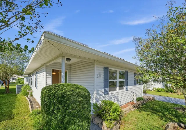 Photo 2 of Manufactured home for sale at 4851 Colonnades Clb Blvd, Lakeland, FL 33811 | MLS# O6452463 | Listing updated on 2026-10-26