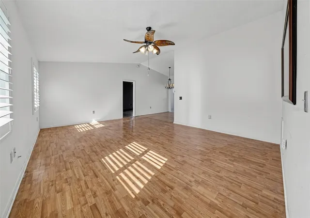 Photo 4 of Manufactured home for sale at 4851 Colonnades Clb Blvd, Lakeland, FL 33811 | MLS# O6452463 | Listing updated on 2026-10-26