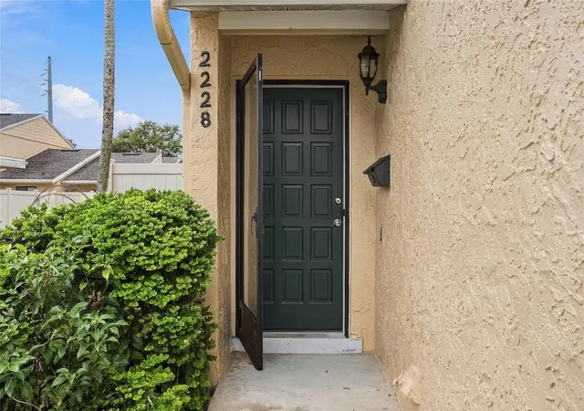Listing Photo 1 - Condo for sale in building located at 2228 Ohara Ct, ORLANDO, FL 32812 - Unit #1052