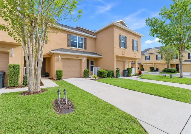 Photo 4 of Townhouse for sale at 3897 Silverbell Loop, Oviedo, FL 32765 | MLS# O6452486 | Listing updated on 2026-10-28