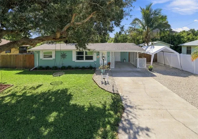 Photo 1 of Single family home for sale at 945 Horizon Rd, Venice, FL 34293 | MLS# C7532446 | Listing updated on 2026-10-25