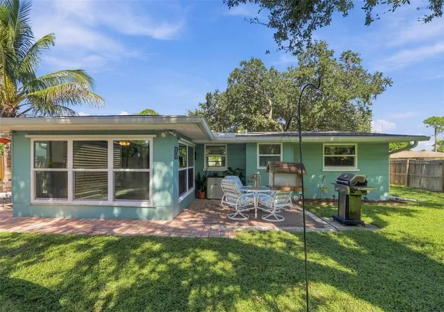 Photo 4 of Single family home for sale at 945 Horizon Rd, Venice, FL 34293 | MLS# C7532446 | Listing updated on 2026-10-25