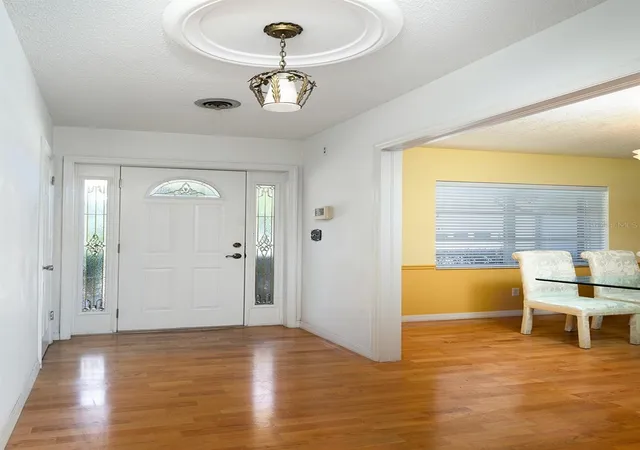 Photo 3 of Single family home for sale at 5119 Pelleport Ave, Belle Isle, FL 32812 | MLS# O6452492 | Listing updated on 2026-10-25