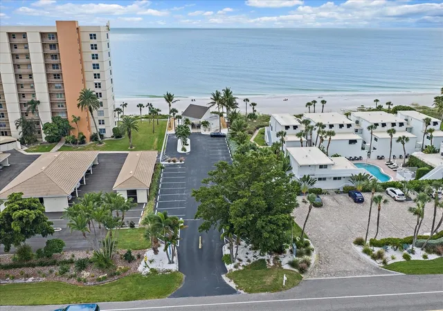 Photo 3 of Townhouse for sale at 575 Sutton Pl, Longboat Key, FL 34228 | MLS# A4710734 | Listing updated on 2026-10-29