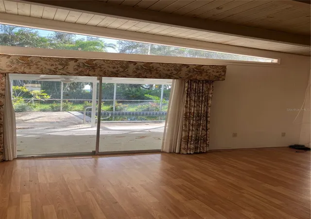 Photo 4 of Single family home for sale at 434 S Shore Dr, Sarasota, FL 34234 | MLS# A4710735 | Listing updated on 2026-10-27