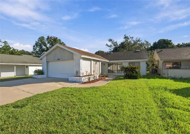 Photo 1 of Single family home for sale at 955 Wedgewood Dr, Winter Springs, FL 32708 | MLS# O6452499 | Listing updated on 2026-10-25