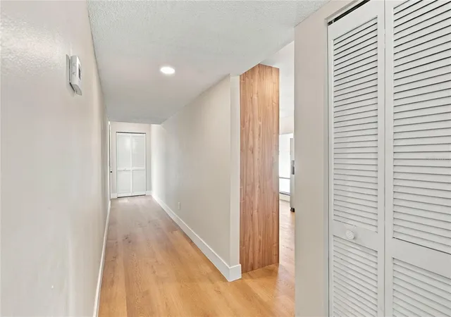 Photo 3 of Single family home for sale at 955 Wedgewood Dr, Winter Springs, FL 32708 | MLS# O6452499 | Listing updated on 2026-10-25