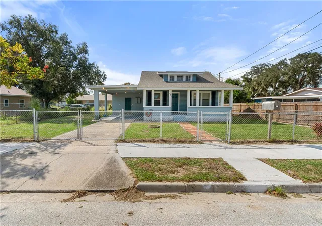 Photo 1 of Single family home for sale at 403 N Wetmore St, Lake Wales, FL 33853 | MLS# K4903919 | Listing updated on 2026-10-25