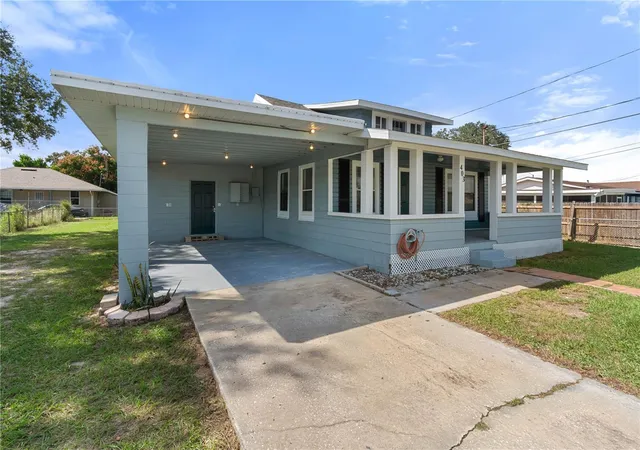 Photo 2 of Single family home for sale at 403 N Wetmore St, Lake Wales, FL 33853 | MLS# K4903919 | Listing updated on 2026-10-25