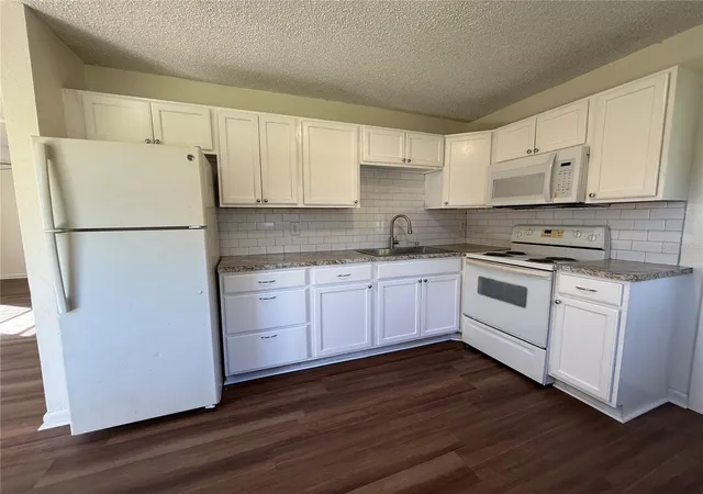 Photo 3 of Single family home for sale at 7615 Chase Rd, Lakeland, FL 33810 | MLS# B4902404 | Listing updated on 2026-10-26