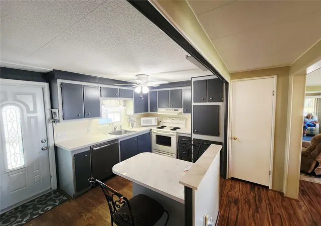 Photo 1 of Manufactured home for sale at 808 53rd Avenue E #7, Bradenton, FL 34203 | MLS# A4710739 | Listing updated on 2026-10-28