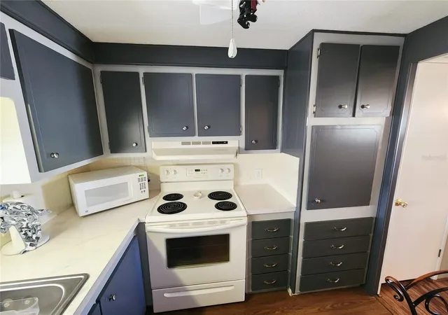 Photo 2 of Manufactured home for sale at 808 53rd Avenue E #7, Bradenton, FL 34203 | MLS# A4710739 | Listing updated on 2026-10-28