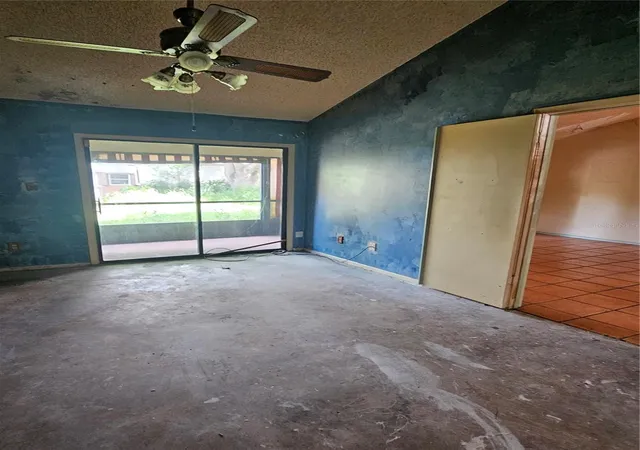 Photo 4 of Townhouse for sale at 688 Golden Sunshine Cir, Orlando, FL 32807 | MLS# O6452511 | Listing updated on 2026-10-28