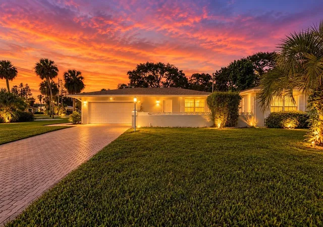 Photo 2 of Single family home for sale at 1903 John Anderson Dr, Ormond Beach, FL 32176 | MLS# V4951988 | Listing updated on 2026-10-26