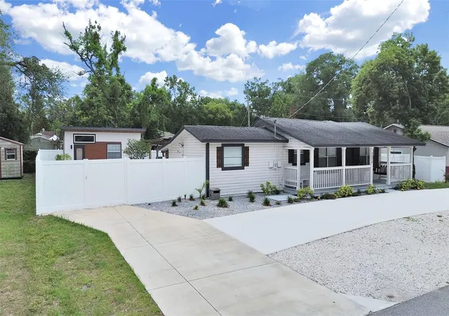 Photo 1 of Single family home for sale at 1215 E Curtis St, Tampa, FL 33603 | MLS# TB8561265 | Listing updated on 2026-10-27
