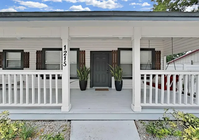Photo 3 of Single family home for sale at 1215 E Curtis St, Tampa, FL 33603 | MLS# TB8561265 | Listing updated on 2026-10-27