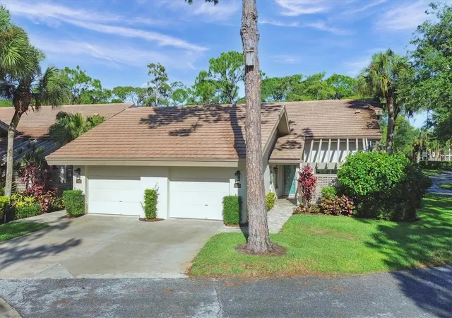 Photo 3 of House for sale at 3304 Sandleheath #25, Sarasota, FL 34235 | MLS# A4710753 | Listing updated on 2026-10-27