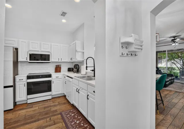 Photo 4 of Townhouse for sale at 4109 Key Thatch Dr, Tampa, FL 33610 | MLS# TB8561268 | Listing updated on 2026-10-30
