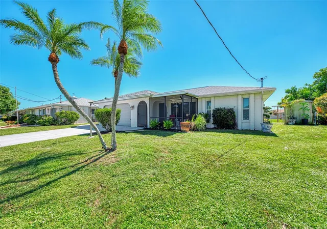 Photo 1 of Single family home for sale at 432 Edgewood Rd, Venice, FL 34293 | MLS# A4710755 | Listing updated on 2026-10-25