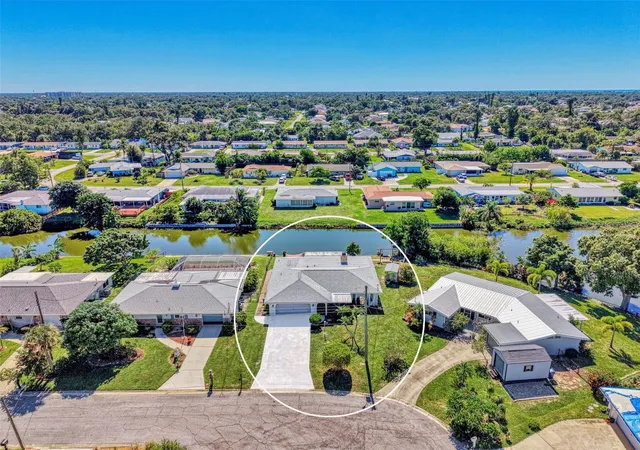 Photo 2 of Single family home for sale at 432 Edgewood Rd, Venice, FL 34293 | MLS# A4710755 | Listing updated on 2026-10-25