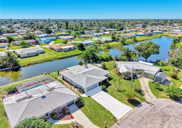 Photo 3 of Single family home for sale at 432 Edgewood Rd, Venice, FL 34293 | MLS# A4710755 | Listing updated on 2026-10-25