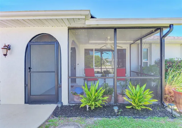 Photo 4 of Single family home for sale at 432 Edgewood Rd, Venice, FL 34293 | MLS# A4710755 | Listing updated on 2026-10-25