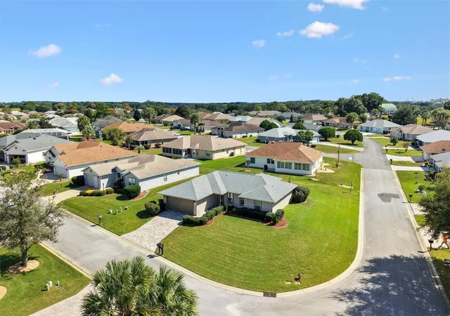 Photo 2 of Single family home for sale at 17501 SE 110th Court, Summerfield, FL 34491 | MLS# OM734643 | Listing updated on 2026-10-27