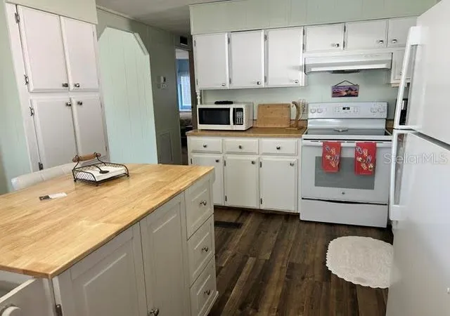 Photo 3 of Manufactured home for sale at 102 Trout, Punta Gorda, FL 33950 | MLS# C7532458 | Listing updated on 2026-10-27