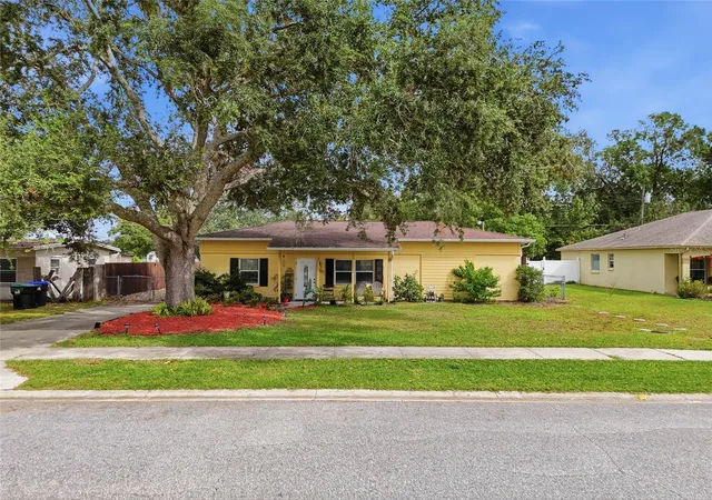 Photo 2 of Single family home for sale at 1601 Gattis Dr, Orlando, FL 32825 | MLS# O6452563 | Listing updated on 2026-10-26
