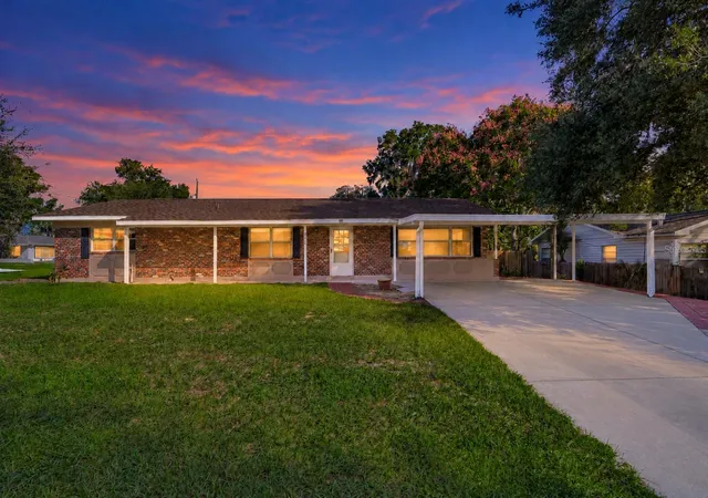 Photo 1 of Single family home for sale at 990 Linden St, Clermont, FL 34711 | MLS# G5119465 | Listing updated on 2026-10-28