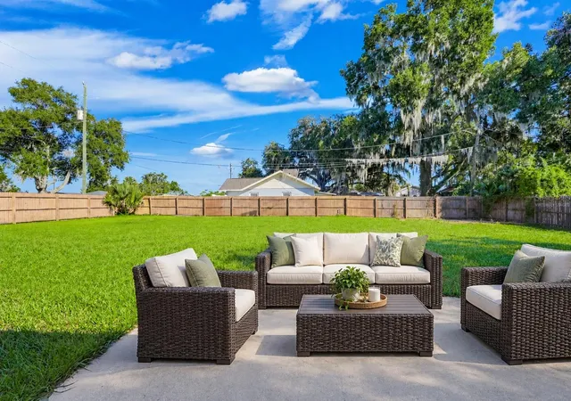 Photo 3 of Single family home for sale at 990 Linden St, Clermont, FL 34711 | MLS# G5119465 | Listing updated on 2026-10-28