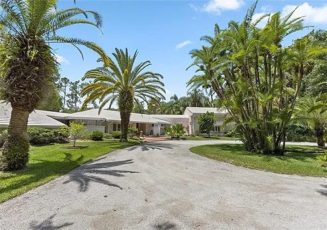 Photo 1 of Single family home for sale at 100 Is Way, Winter Haven, FL 33884 | MLS# O6452572 | Listing updated on 2026-10-29