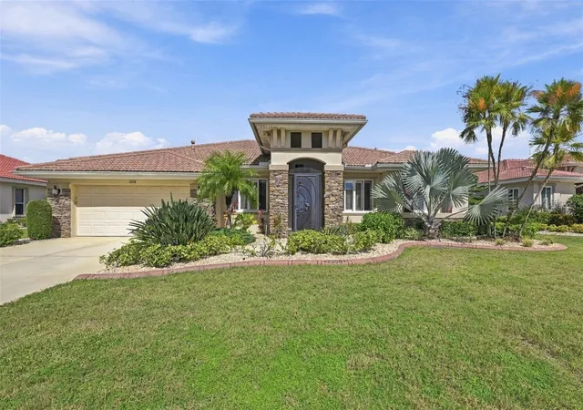 Photo 1 of Single family home for sale at 2208 Myrtle Vista Ct, Sun City Center, FL 33573 | MLS# TB8561302 | Listing updated on 2026-10-29