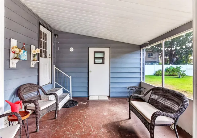 Photo 3 of Manufactured home for sale at 4930 Colonnades Cir E, Lakeland, FL 33811 | MLS# L4966021 | Listing updated on 2026-10-30