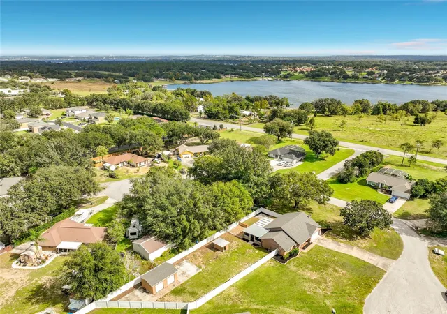 Photo 4 of Single family home for sale at 9913 Janette Ln, Clermont, FL 34711 | MLS# O6452593 | Listing updated on 2026-10-30