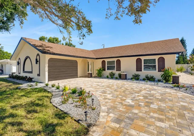 Photo 1 of Single family home for sale at 915 60th Street W, Bradenton, FL 34209 | MLS# A4710777 | Listing updated on 2026-10-29