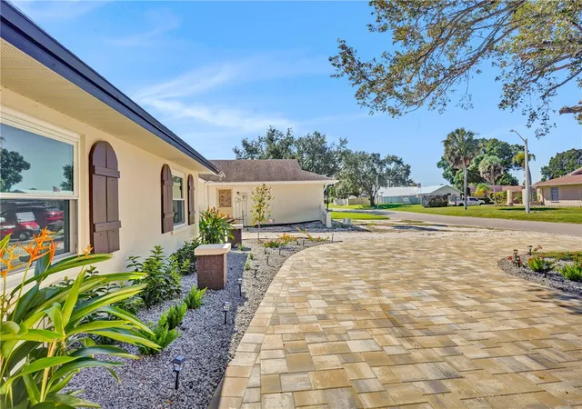 Photo 2 of Single family home for sale at 915 60th Street W, Bradenton, FL 34209 | MLS# A4710777 | Listing updated on 2026-10-29