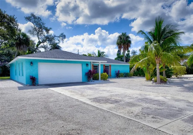 Single family home for sale at 1133 Montezuma Dr, BRADENTON, FL 34209 | MLS# A4710785