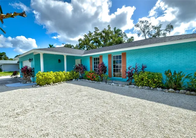 Photo 3 of Single family home for sale at 1133 Montezuma Dr, Bradenton, FL 34209 | MLS# A4710785 | Listing updated on 2026-10-30