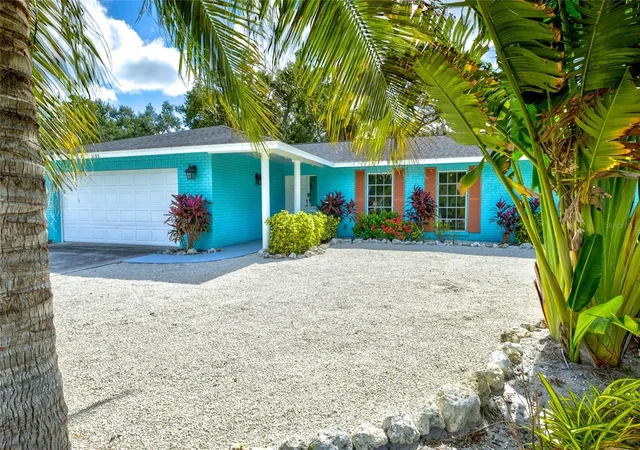 Photo 4 of Single family home for sale at 1133 Montezuma Dr, Bradenton, FL 34209 | MLS# A4710785 | Listing updated on 2026-10-30