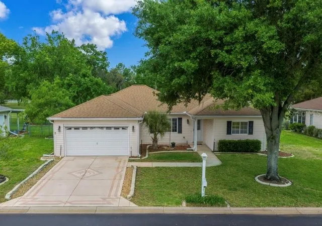 Single family home for sale at 11876 SW 137th Loop, DUNNELLON, FL 34432 | MLS# OM734659