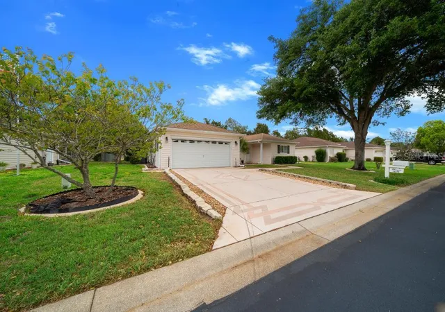 Photo 1 of Single family home for sale at 11876 SW 137th Loop, Dunnellon, FL 34432 | MLS# OM734659 | Listing updated on 2026-10-29
